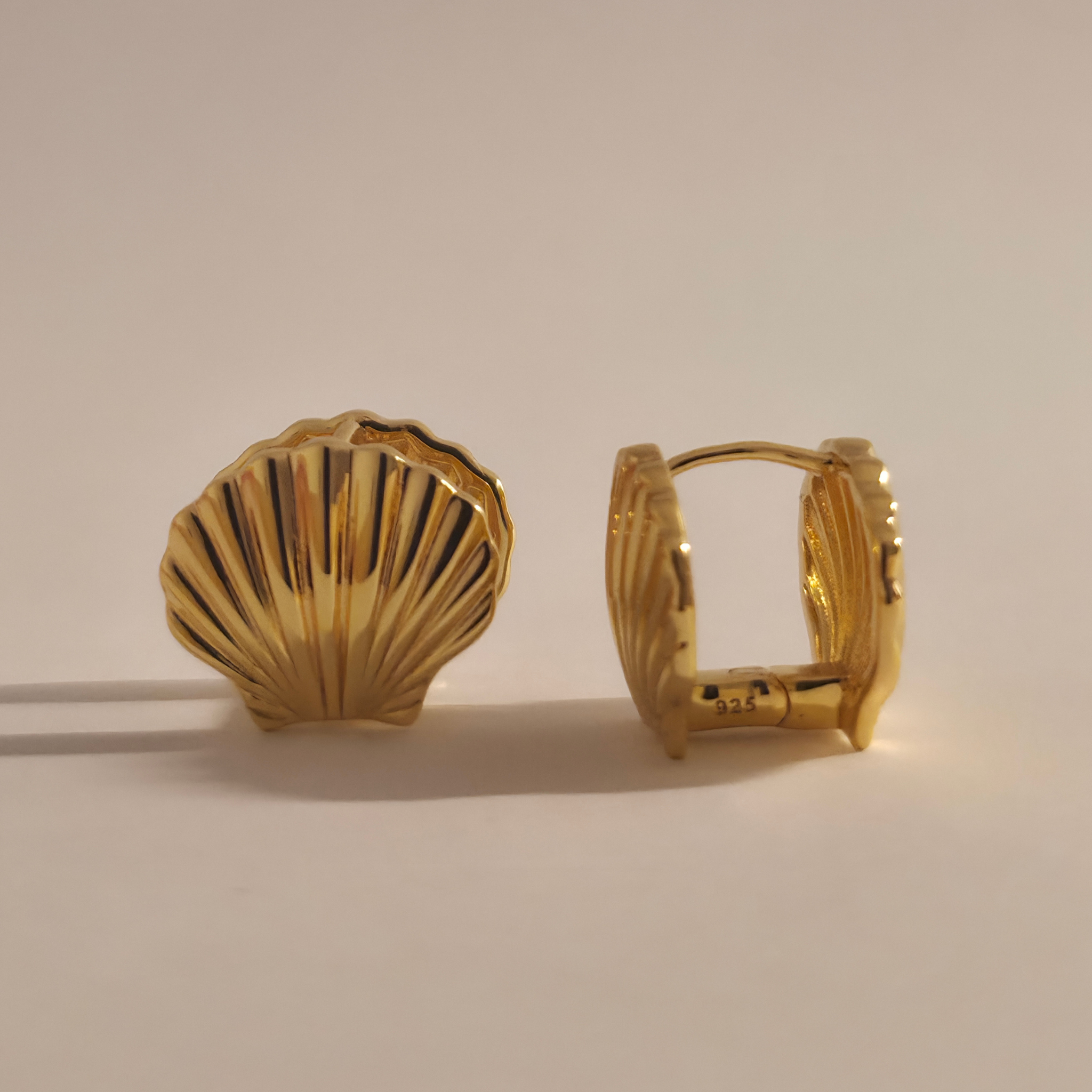 Clam Shell Earring Gold