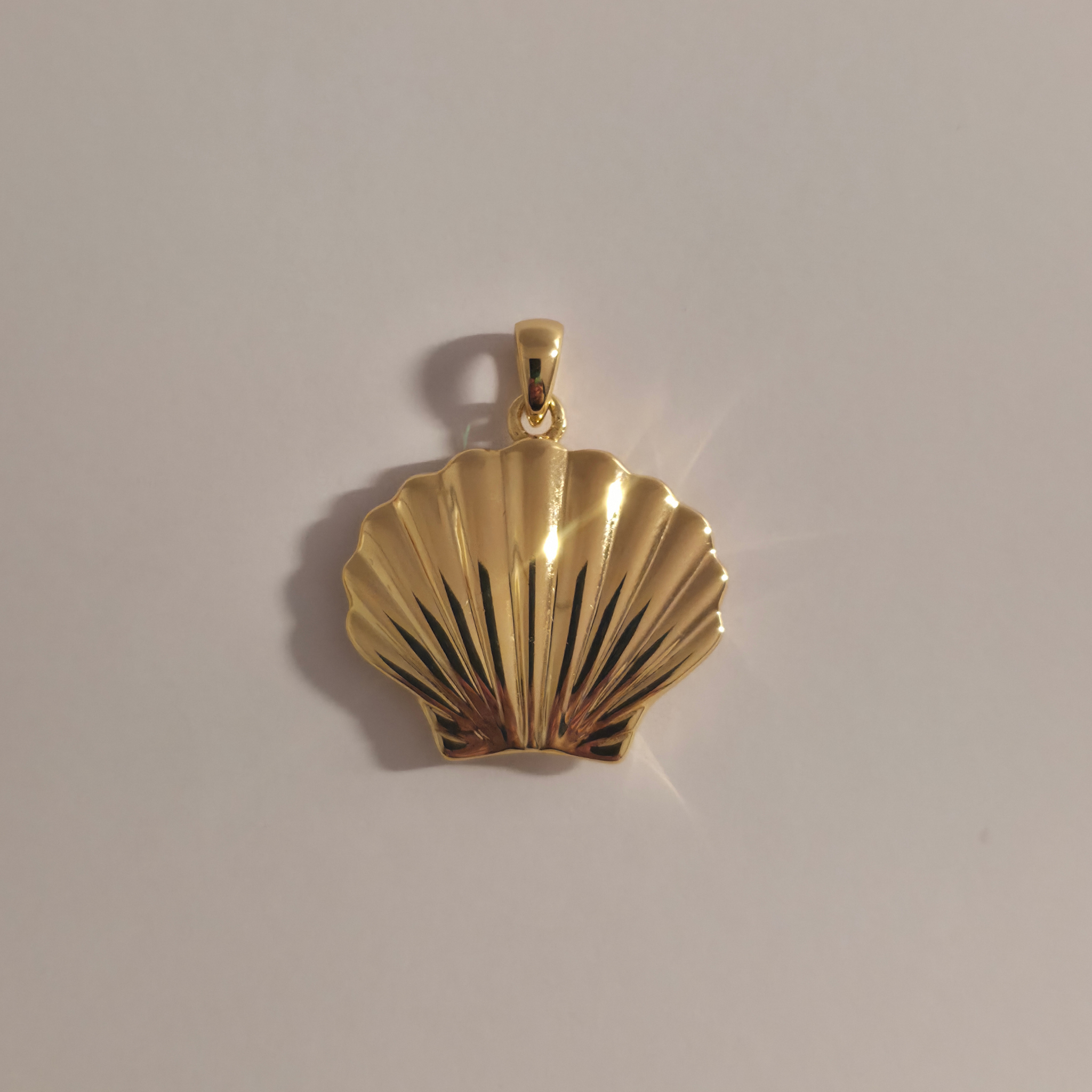 Clam Shell Pendant Gold