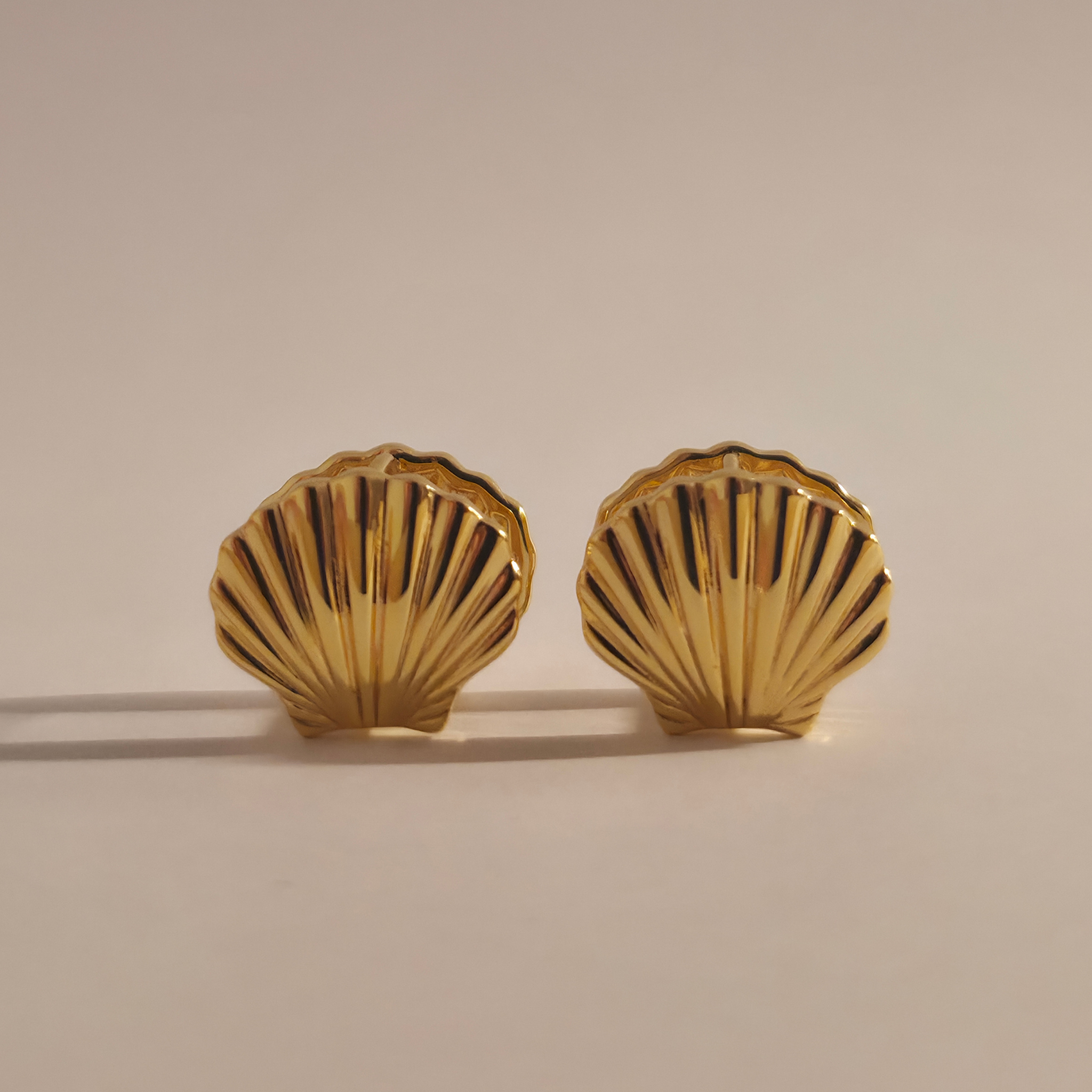 Clam Shell Earring Gold